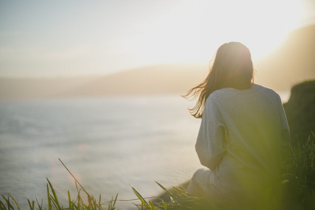 beach-sea-grass-horizon-person-light-180159-pxhere-com.jpg